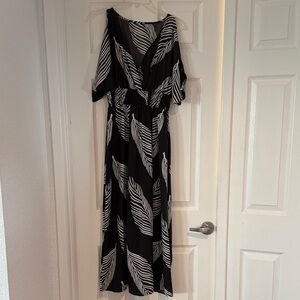 Chic Black and White Leaf Print Maxi Dress SHEIN Small medium